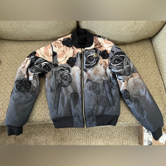 Ladies small Puma puffer jacket. Never worn - Picture 1 of 2